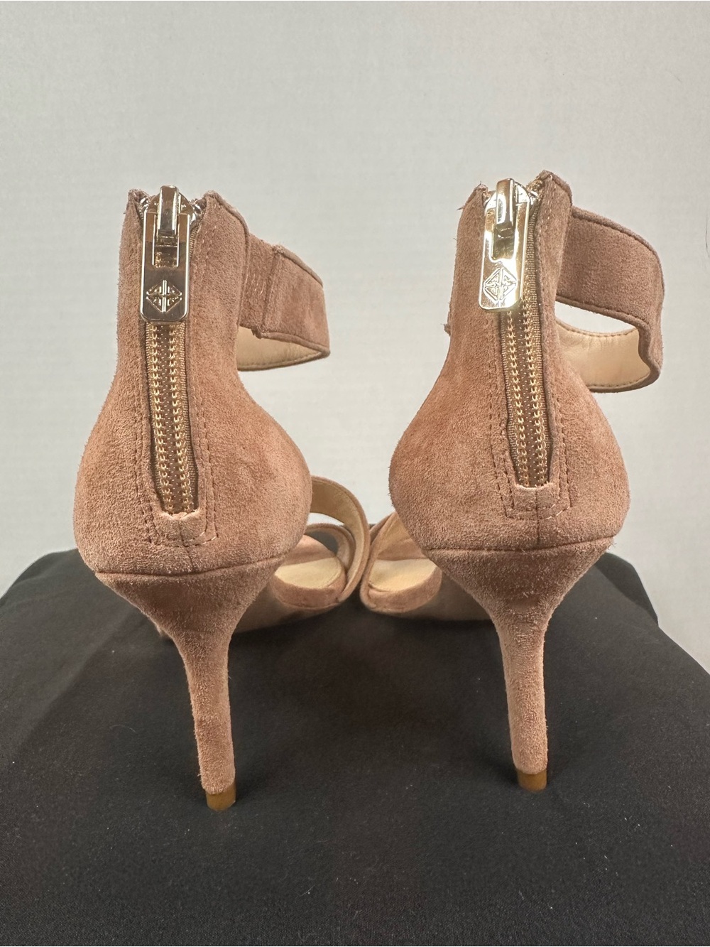 ANTONIO MELANI Blush Suede Strappy Ankle-Heel Sandals, size 8, New without Box - Picture 3 of 7